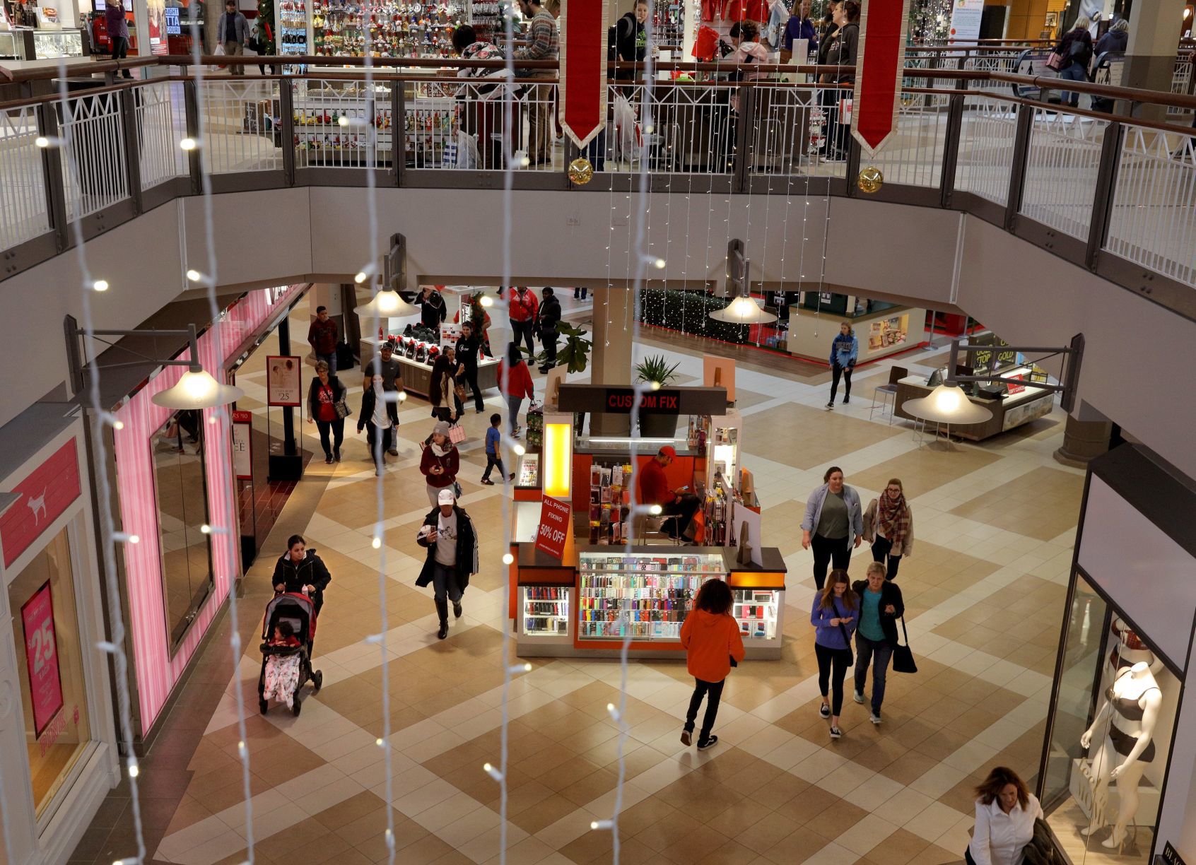 Shoppers search for Black Friday bargains around St. Louis